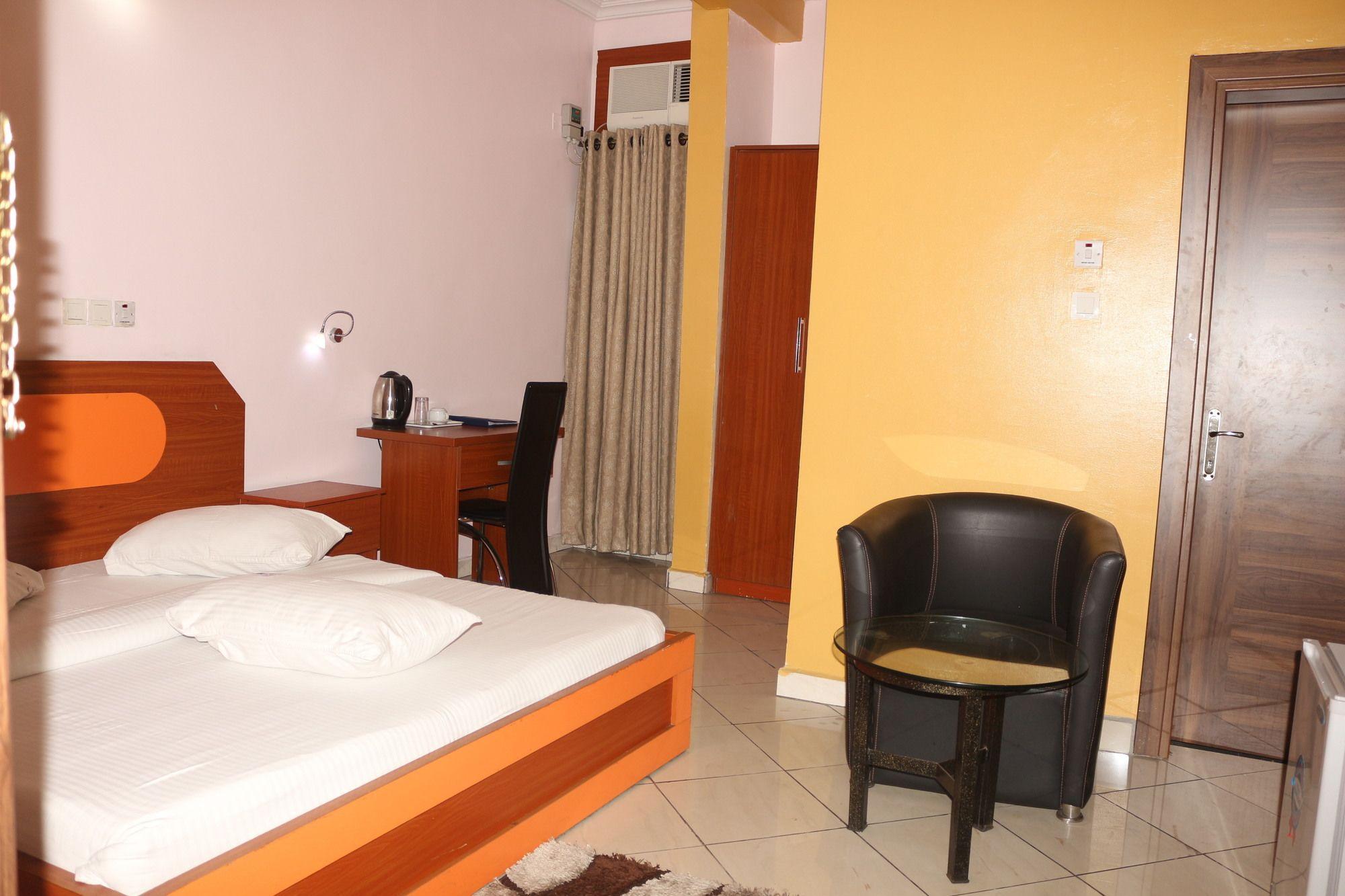 Royal Charlin Hotel And Suites Port Harcourt Exterior foto