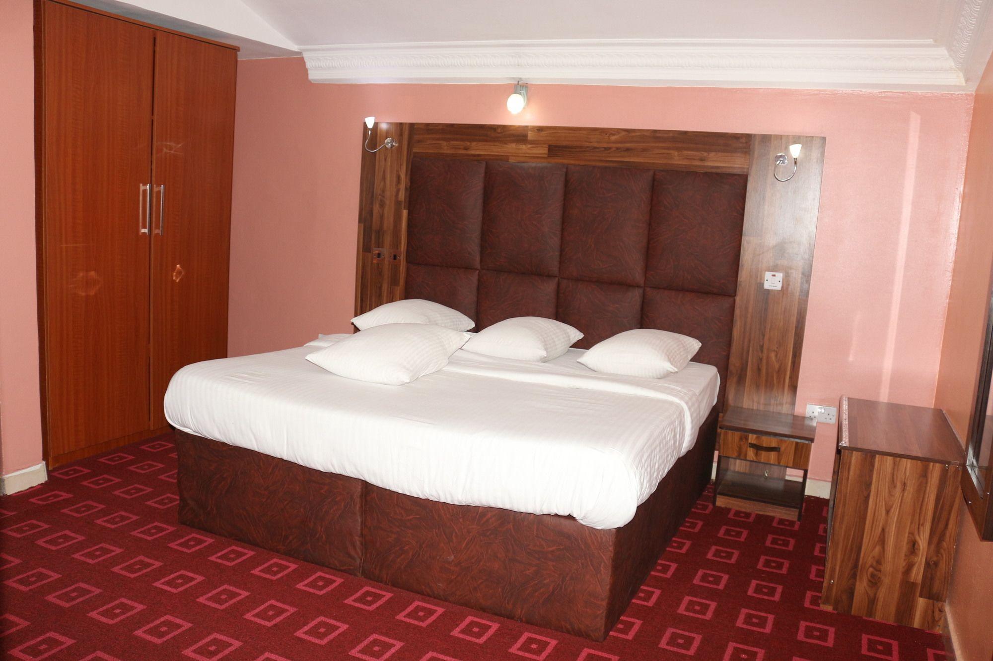 Royal Charlin Hotel And Suites Port Harcourt Exterior foto